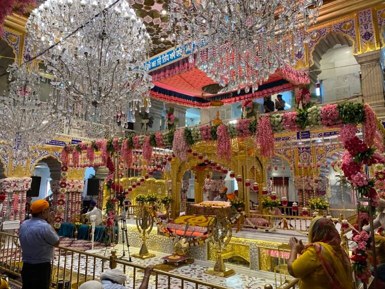 Inside ViewSikh gurudwara Sisganj sahib scaled