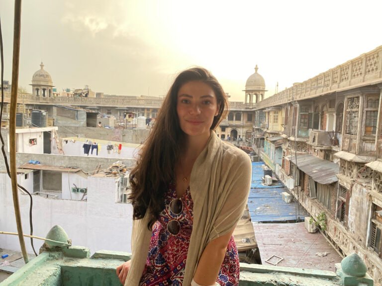 safe walking tour for women delhi