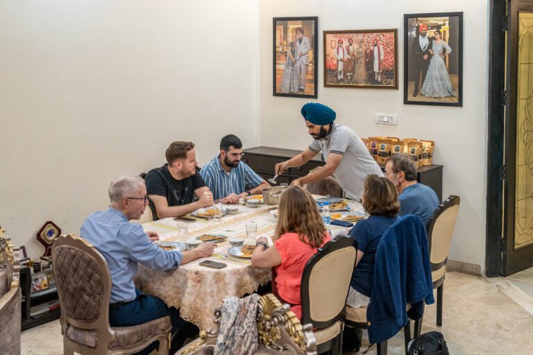 indian-host-serving-foriegner-guests Indian host serving foriegner guests