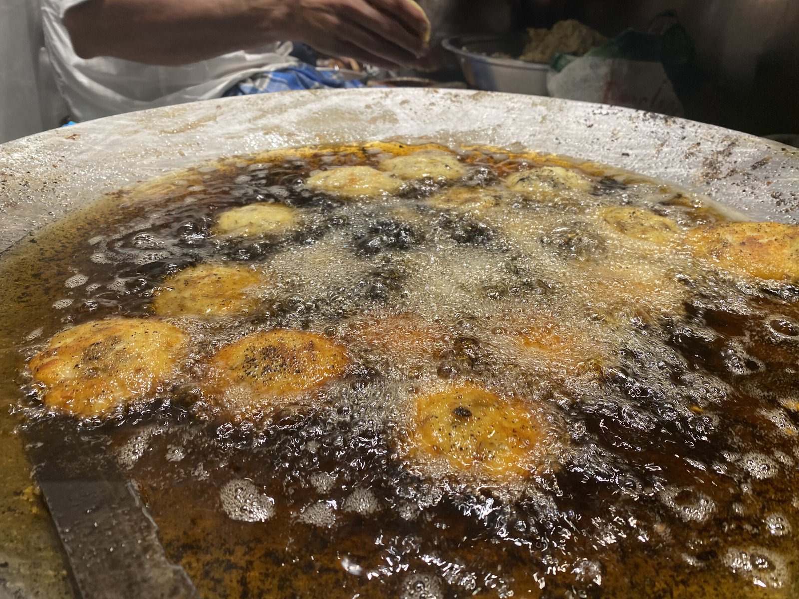 Aloo tikki being deep fried fresh at an Old Delhi street stall